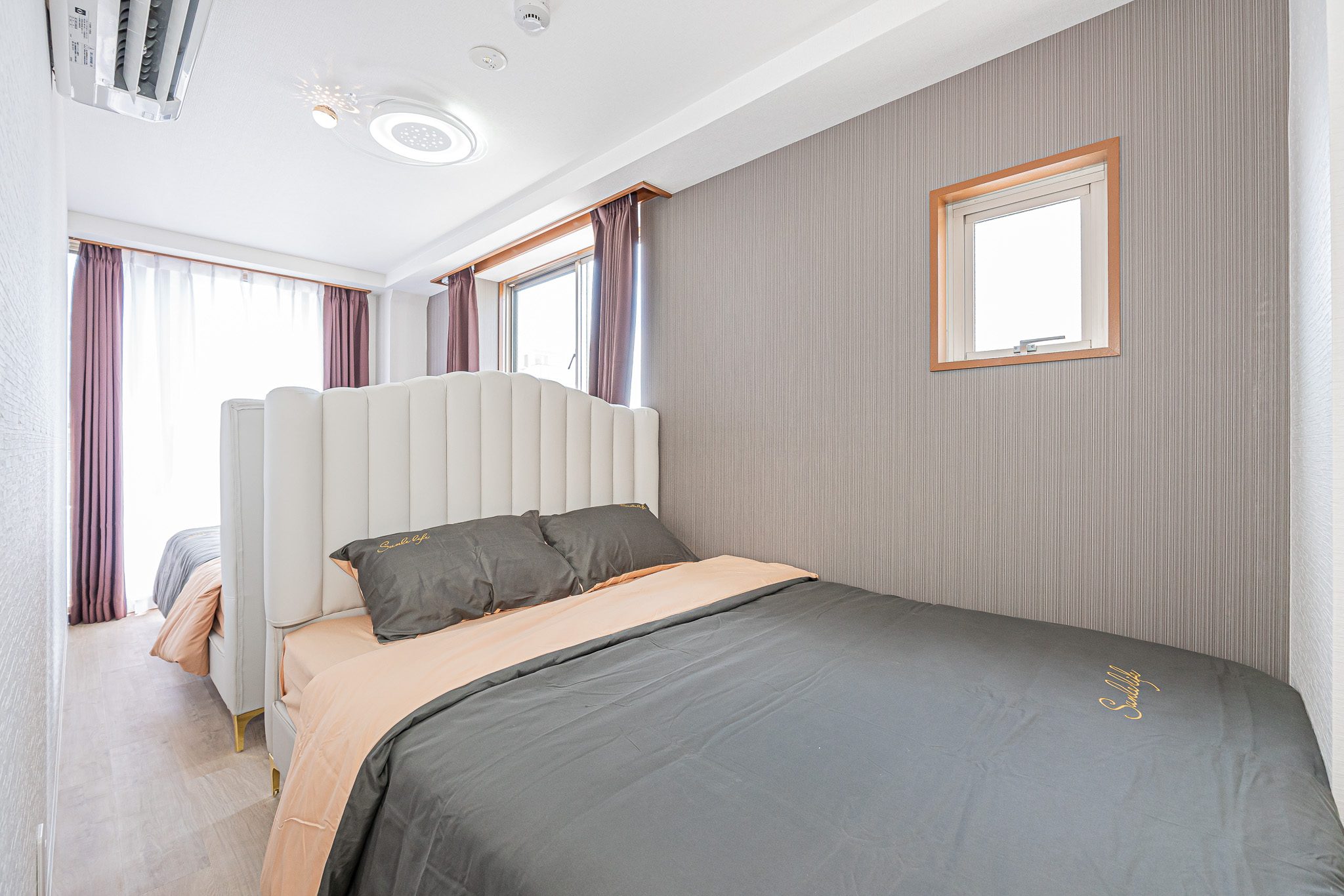Twin bedroom