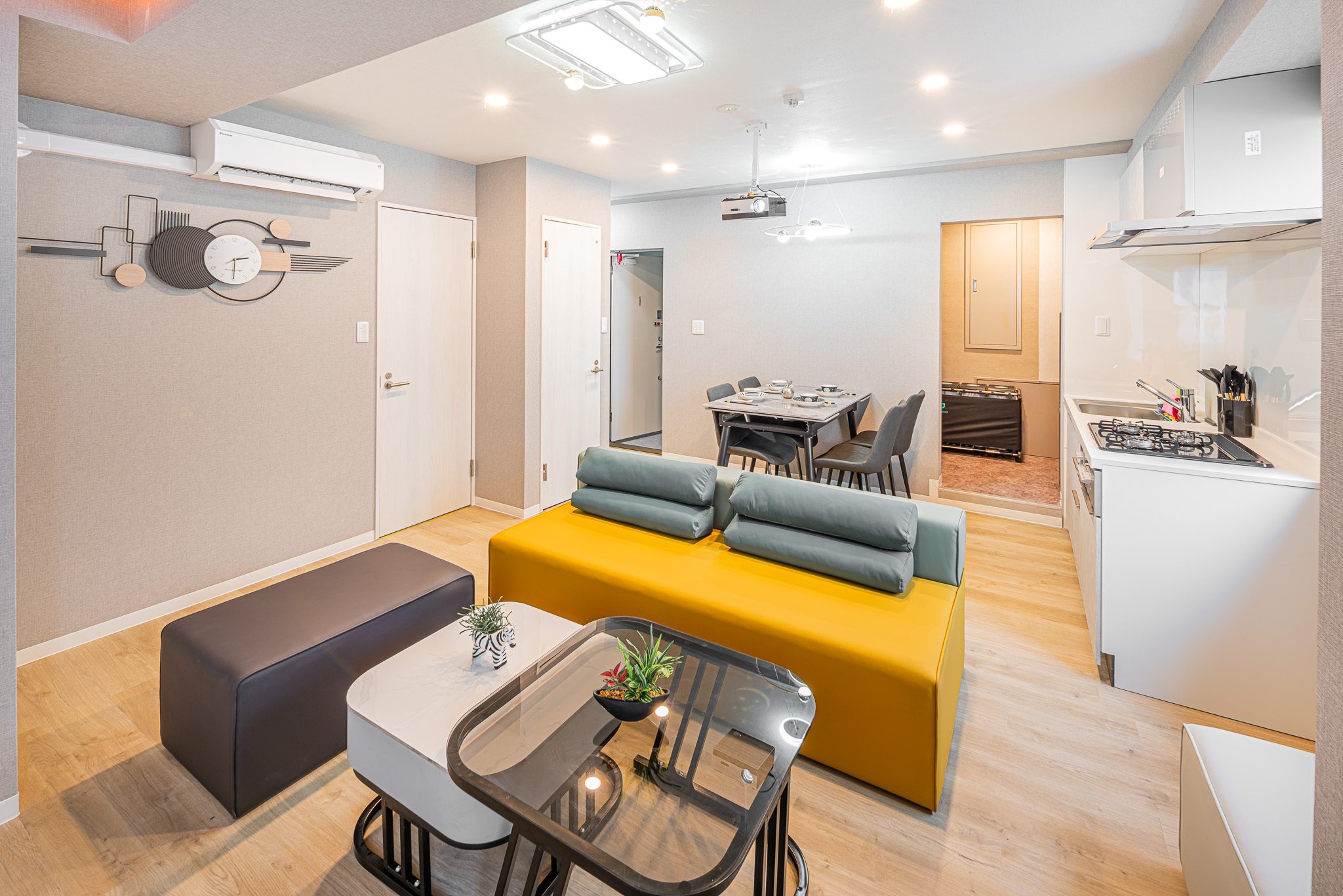 B1 · Two-bedroom, two-toilet home-cinema stay