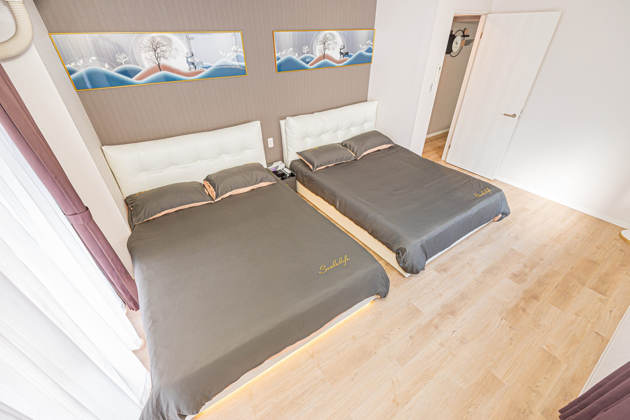 Twin bedroom